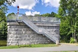 Z vyhlídky zmizely schody. Městský obvod je nahradil a zabezpečil...