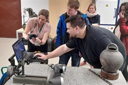 Dotkněte se minulosti! Na Fakultě strojní ZČU vyrábějí repliky...