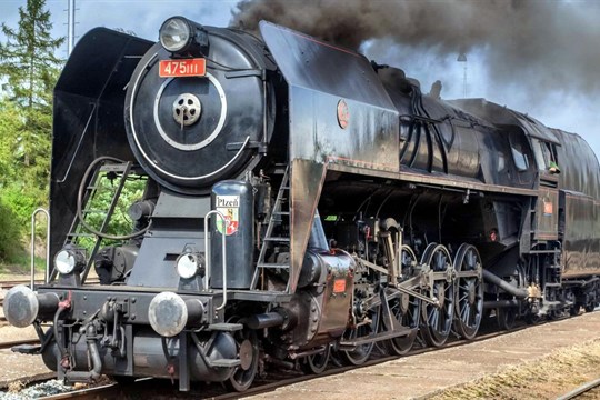 S parní lokomotivou Šlechtična se můžete vypravit nejen do Domažlic na tradiční Chodské slavnosti 2025, ale i na výlet za krásami Chodska