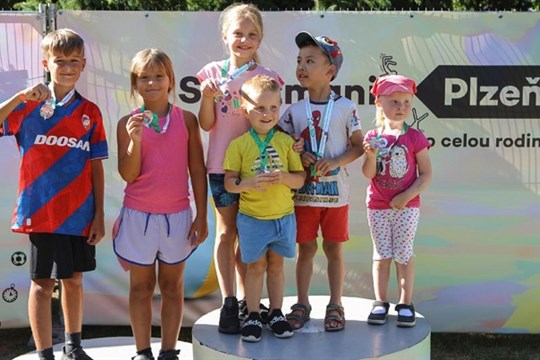 Sportmanie Plzeň 2025 rozdávala stříbrné medaile