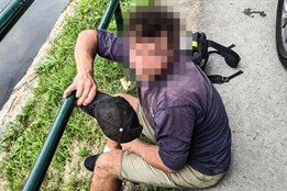 Čerstvých ryb se mu zachtělo a tak si z chovného rybníka udělal...