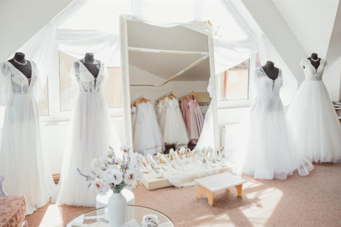 SOUTĚŽ: Vyhrajte poukaz v hodnotě 2000 Kč na zapůjčení svatebních či společenských šatů!