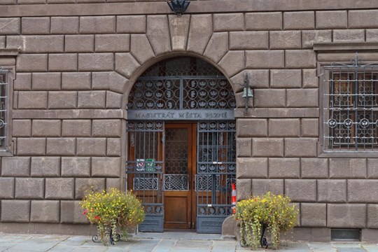 Plzeň skončí loňské hospodaření s přebytkem stovek milionů, rozdělí ho v dubnu