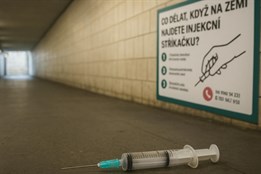 Plzeň umístila do podchodů tabule s návodem, jak postupovat při...