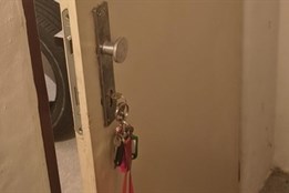 Malý klučík zamkl nečekaně maminku ve sklepě, aneb z hračky bejvají...