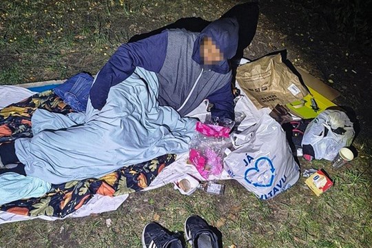 Strážníci vypátrali za pátek a sobotu hned čtyři osoby v hledáčku policie