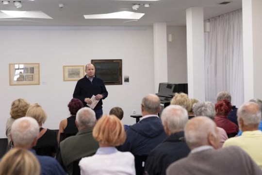 Výstava v Západočeské galerii zachycuje dojmy z evropských cest plzeňského rodáka Huga Boettingera