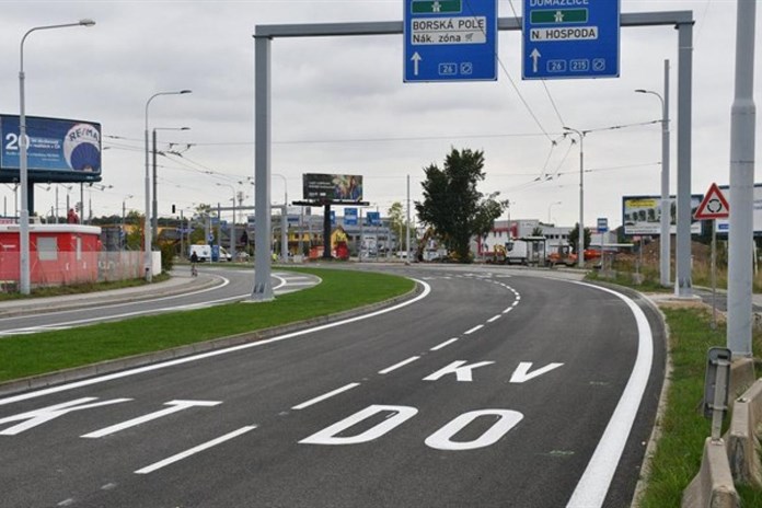 Řidičům v Plzni se ráno otevřela přestavěná nejzatíženější křižovatka ve městě