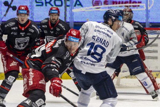 Venku září, doma se trápí. Nemyslím si, že by se nám na ledě soupeře hrálo líp, odmítá plzeňský Strnad