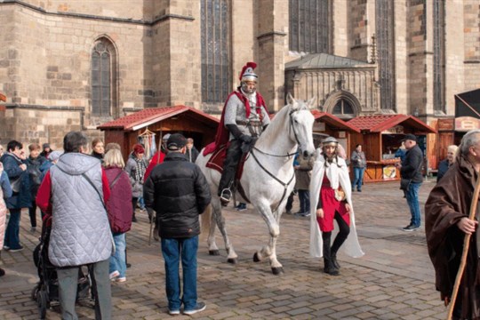 Náměstí Republiky ovládnou trhy, dorazí i Martin na bílém koni