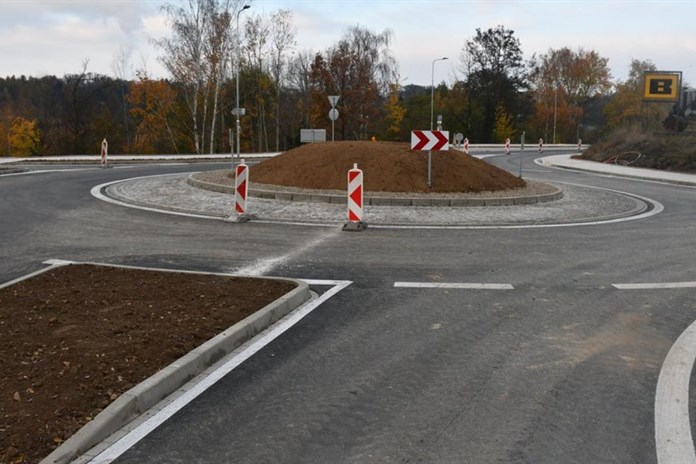 Odbočování do Škodalandu bude díky nové křižovatce bezpečnější