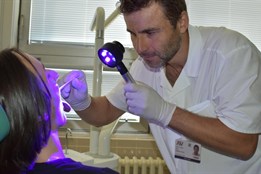 Preventivní akce na rakovinu úst ve FN Plzeň odhalila 18 lidí s...