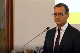 Sociální sítě rozdělují společnost, miliardář Křetínský volá po...