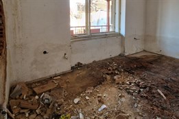 Problémové domy v Jateční ulici v Plzni jsou zbourané, ještě se...