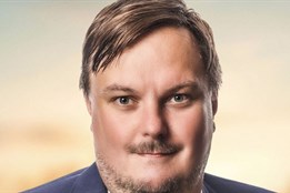 Zatloukat, zatloukat, zatloukat. Takový je postoj Pirátů ve vedení...