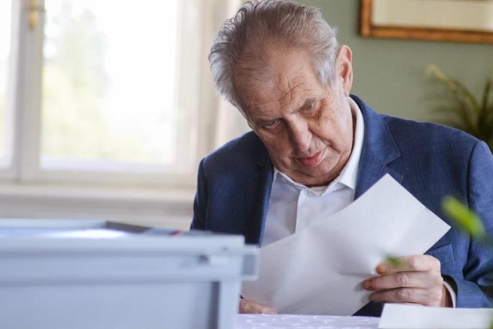 Prezident Zeman teď není schopen vykonávat funkci, sdělila nemocnice
