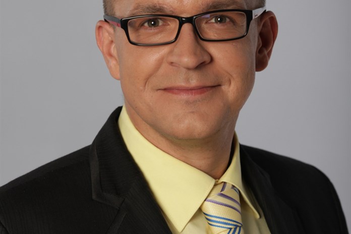 Nedonošené děti jsou zrůdy, zbavme se jich, šokoval exposlanec Škárka