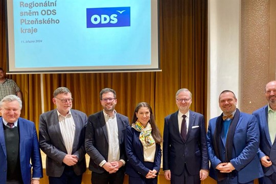 Regionálního sněmu ODS ve Vejprnicích se zúčastnil i premiér