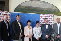 ODS, TOP 09 a nezávislí starostové podepsali koaliční smlouvu a...