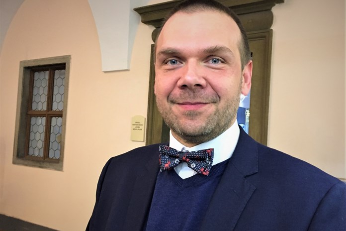 Zvítězily jeho osobní zájmy v Parlamentu, tepou Baxu kolegové z ODS