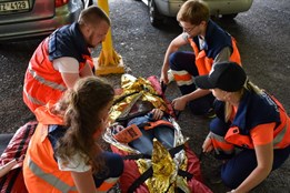 Výsadkář přežil pád díky včasné pomoci záchranářů