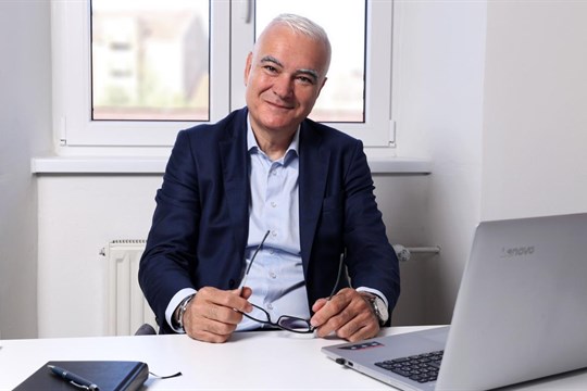 Domy pro seniory, online pohotovosti… Co dále prozradil v rozhovoru kandidát na hejtmana Kamal Farhan