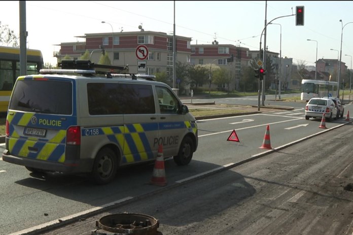 Rekonstrukce Plaské začala nehodou