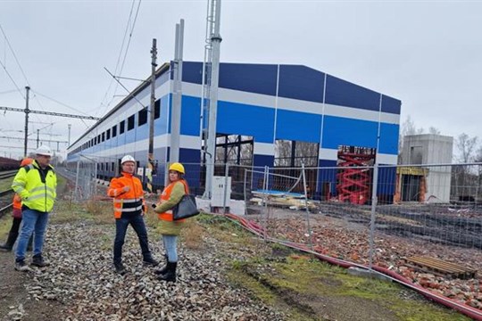V Chebu se pracuje na nové opravárenské hale, sloužit bude Českým drahám