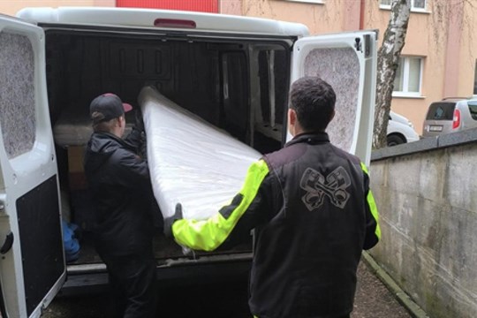 Nábytková banka v Rokycanech pomáhá potřebným, nevyužité věci zde dostávají druhou šanci
