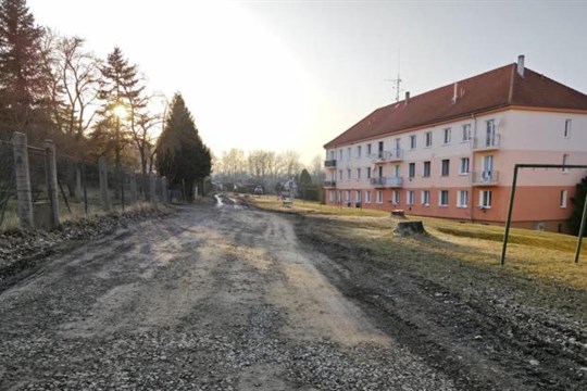 Domažlice opraví Sukovu ulici: Vzniknou nová parkovací místa