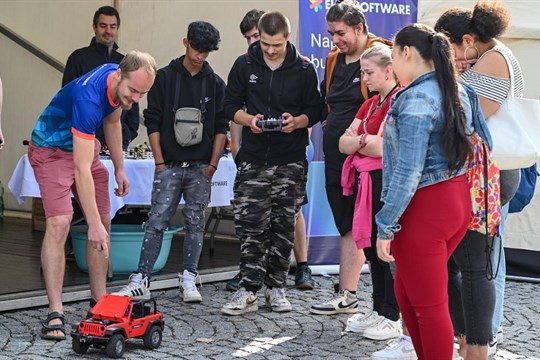 Roboti, drony ve vzduchu i kamion plný techniky. Festival Inovujeme Plzeň chystá přehlídku technických vychytávek
