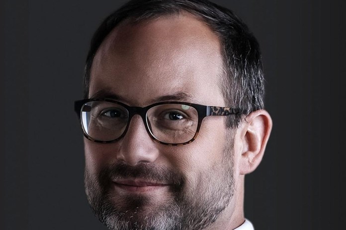 Roztržka v koalici? Farský poslancováním z USA naštval vlastní voliče i koaliční partnery