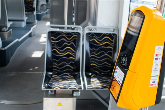 Bankovní kartou už je možné jízdenky koupit na všech terminálech plzeňské MHD