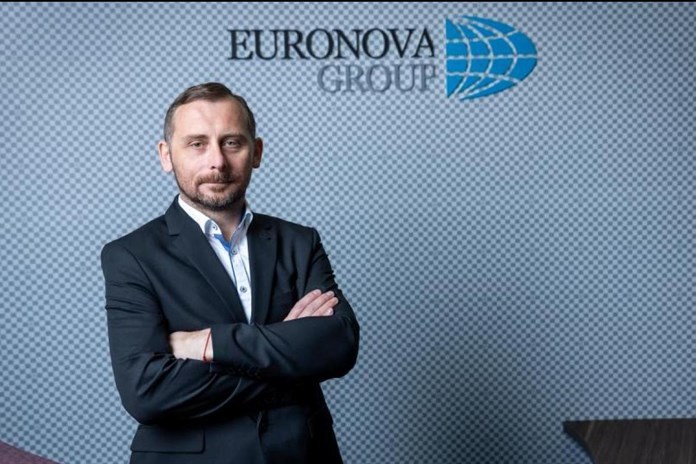 Radek Novák: Hysterie a směšnost pirátů, první uprchlíci skáčou z lodi