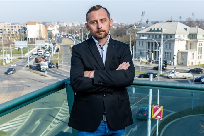 Radek Novák: Dvojí metr Adamové aneb jak jí Pospíšil ukázal záda
