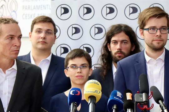 Pohled: Piráti kopírují dobu komunistů. Daně, daně a zase daně!