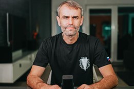 Nebudu politikařit někde na záchodku v Poslanecké sněmovně, říká...