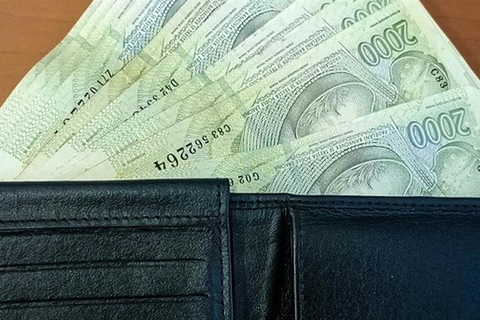 Cizinec našel na ulici 20 tisíc. Co s nimi udělal, mnohé překvapilo