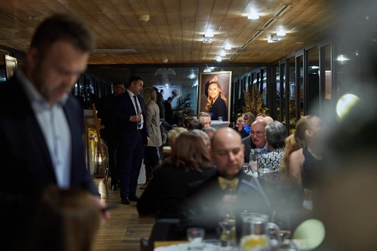 Křest magazínu PRESTIGE v novém kabátu: dvojjazyčně, stylově a s výhledem na Hradčany