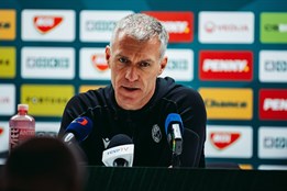 Rozladěný Hyský po karvinské blamáži: Zakončení nemá parametry, Wiegele ztratil formu