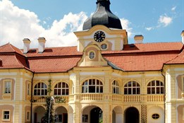 Zámek Nebílovy ožívá etiketou. Zjistěte, proč by se nám barokní slušnost hodila i dnes