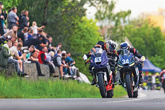 Slovácký okruh láká známé jezdce. Představí se hvězdy jako Pešek, Datzer nebo Hankocyová