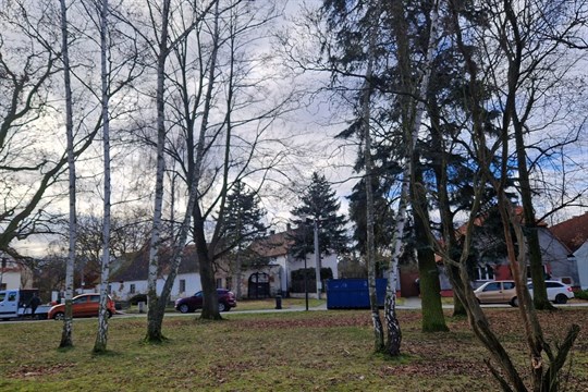 Nové cesty i lavičky. Křimické náměstí se promění