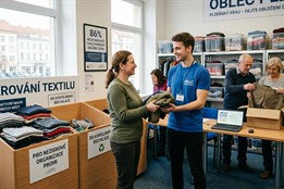 Kontejner, prodej i charita. Obyvatelé Plzeňského kraje patří k nejaktivnějším v třídění oblečení