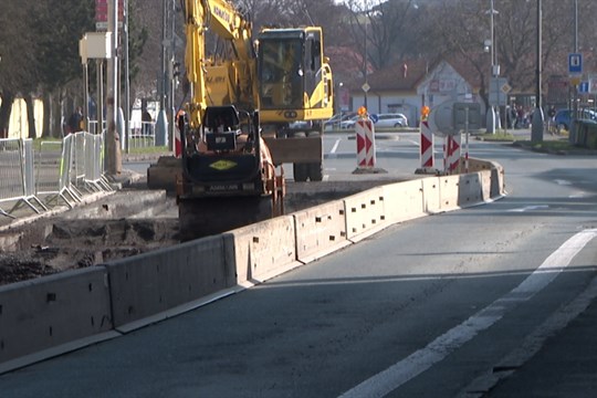 V Horšovském Týně odstartovala klíčová etapa opravy průtahu, komplikuje situaci řidičům i chodcům