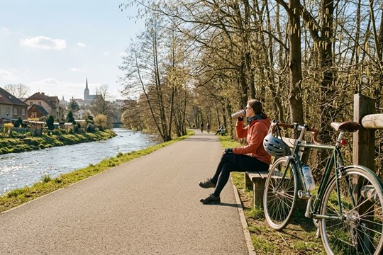 První kilometry v sedle: Plzeňské cyklostezky podél řek se probouzejí