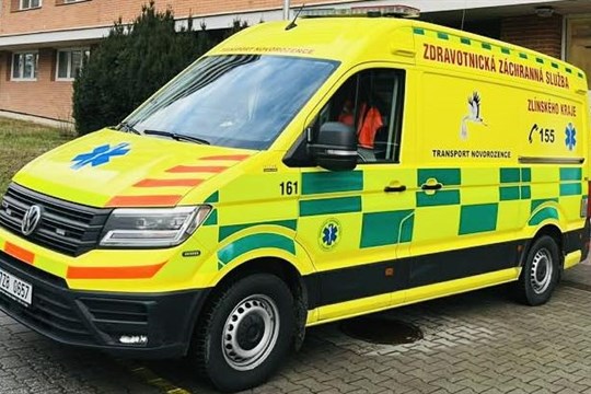 Sanitka pro nejmenší. Ve Zlínském kraji převáží novorozence v inkubátoru