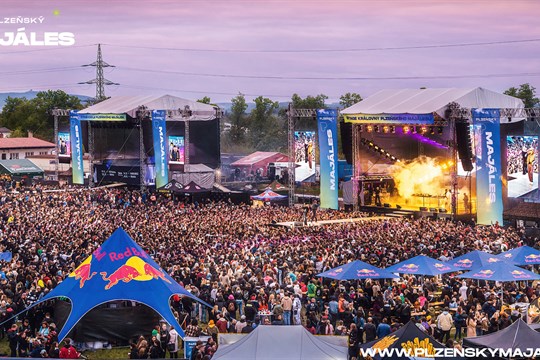 Hvězdná smršť na ploché dráze: Plzeňský Majáles slaví 35 let s Calinem, Benem Cristovao a Jiřím Kornem 