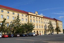 Scénář jako z akčního filmu: Rokycanskou školu obsadí policisté se zbraněmi 