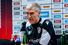 Hyský smekal před týmem klobouk, Červ skončil v nemocnici s otřesem...